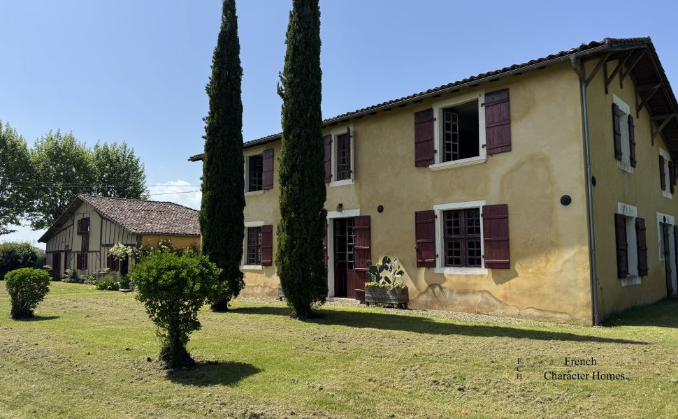 A Former Hunting Lodge, Farmhouse & 2.2 HA of Beautifully Maintained Grounds