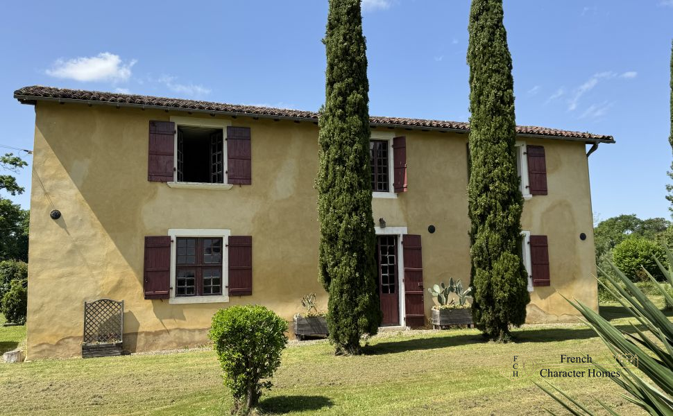 A Former Hunting Lodge, Farmhouse & 2.2 HA of Beautifully Maintained Grounds
