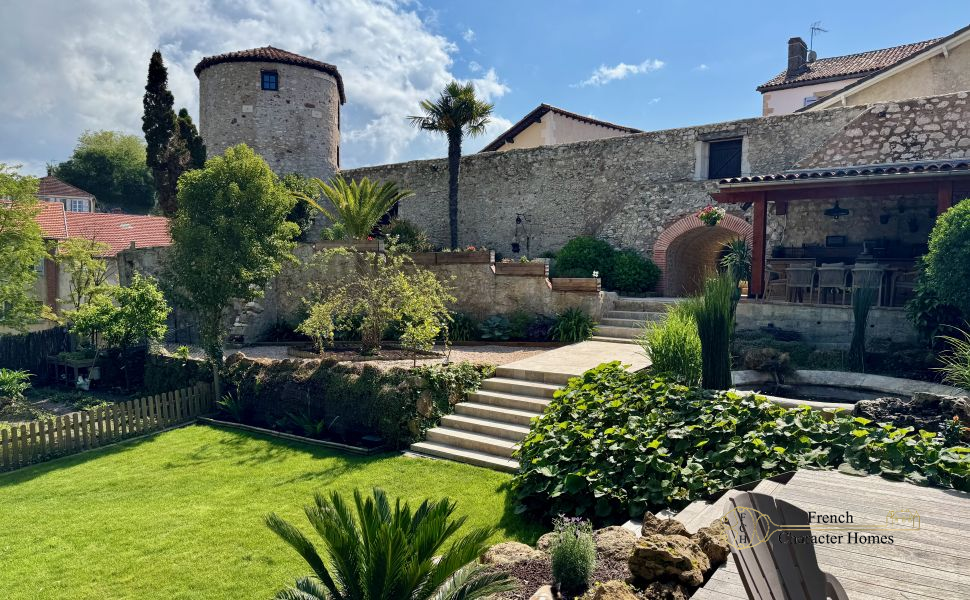 Immaculate Estate comprising 4 Independant Properties in the Heart of Saint Sever