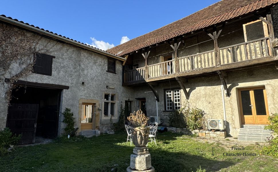 15th Century Fully Renovated Town House in Sauveterre de Béarn