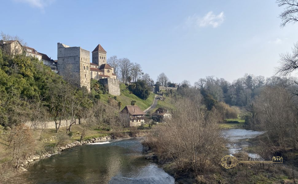 15th Century Fully Renovated Town House in Sauveterre de Béarn