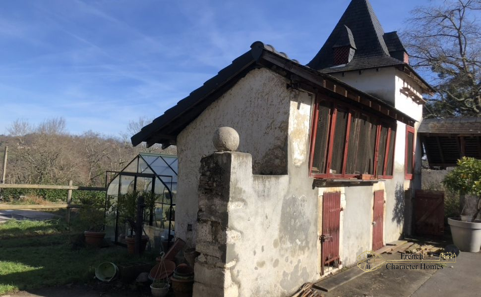 Equestrian Property near Pau with 11 Stables,15 HA (37 acres), Paddocks & Small Vineyard