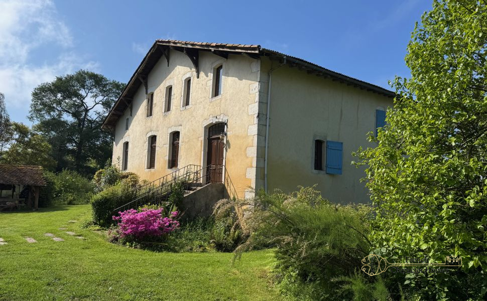 18th Century Maison de Maitre and 2 Spacious Gîtes In 2 Acres of Private Land