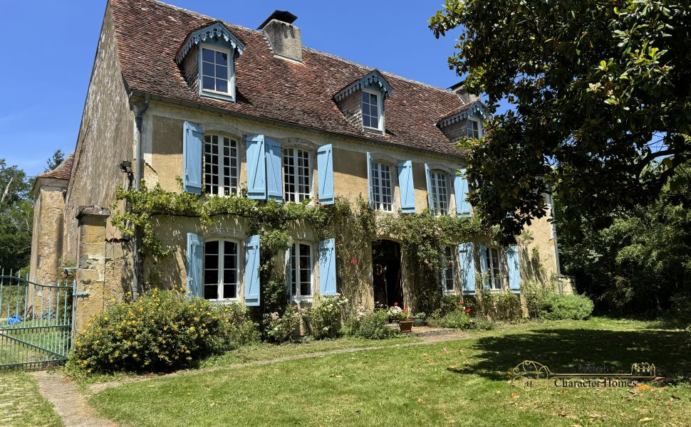 Charming 18th Century Béarnaise Farmhouse full of Character only 30 mins North of Pau