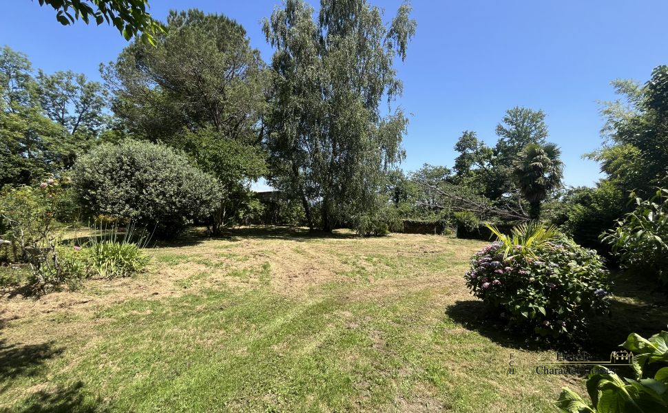 Charming 18th Century Béarnaise Farmhouse full of Character only 30 mins North of Pau