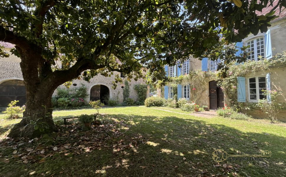 Charming 18th Century Béarnaise Farmhouse full of Character only 30 mins North of Pau