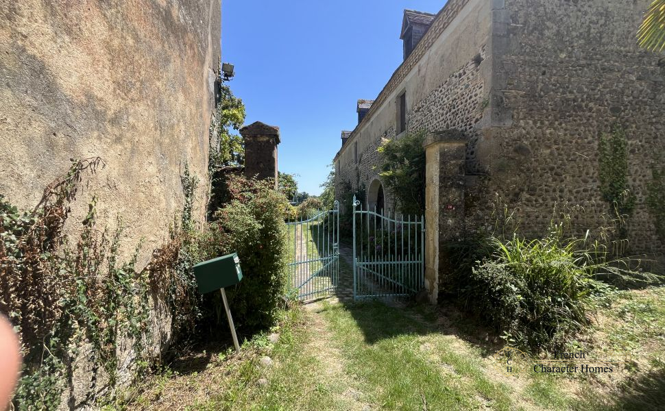 Charming 18th Century Béarnaise Farmhouse full of Character only 30 mins North of Pau