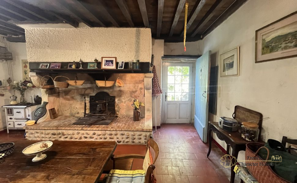 Charming 18th Century Béarnaise Farmhouse full of Character only 30 mins North of Pau