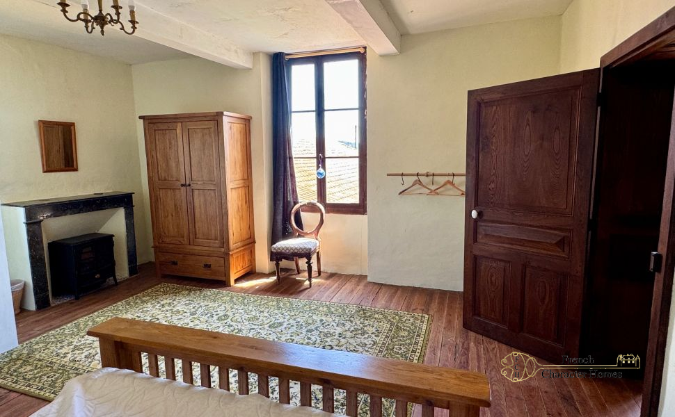 Authentic 19C Farmhouse with Interesting Outbuildings & Open Countryside Views