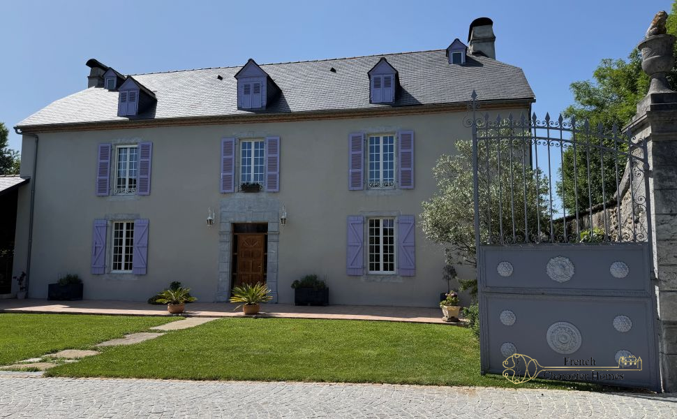 Elegant 19th-Century Béarnaise Estate with Mountain Views and Exceptional Stone Barns
