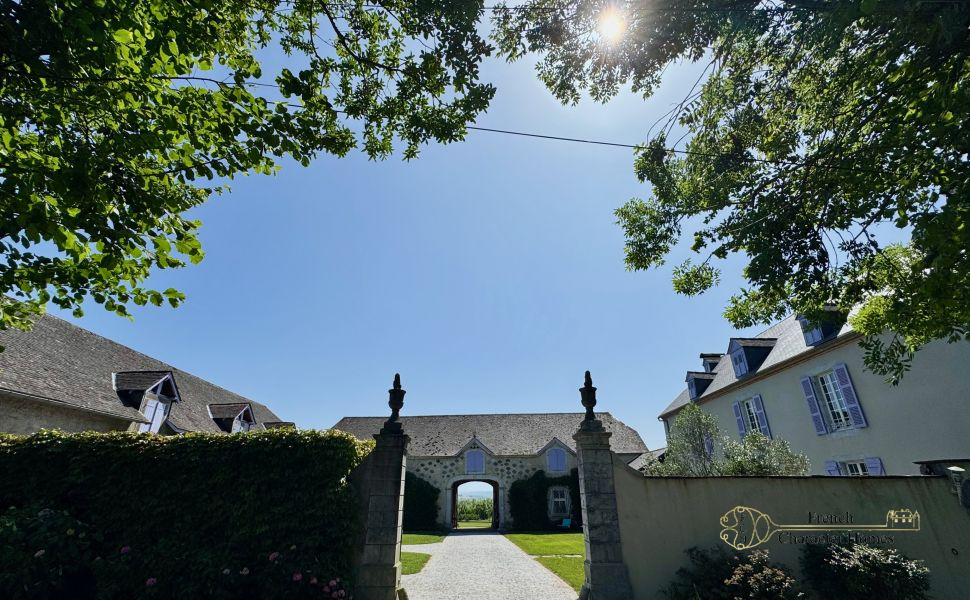 Elegant 19th-Century Béarnaise Estate with Mountain Views and Exceptional Stone Barns