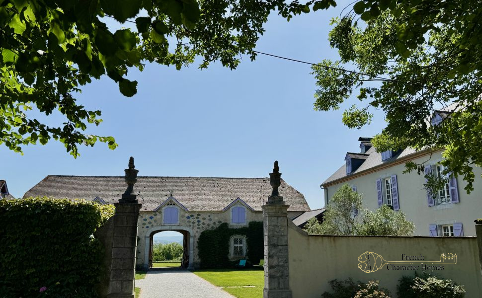 Elegant 19th-Century Béarnaise Estate with Mountain Views and Exceptional Stone Barns