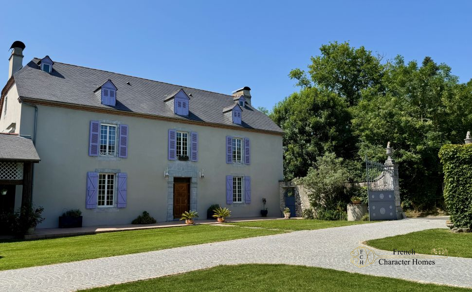 Elegant 19th-Century Béarnaise Estate with Mountain Views and Exceptional Stone Barns