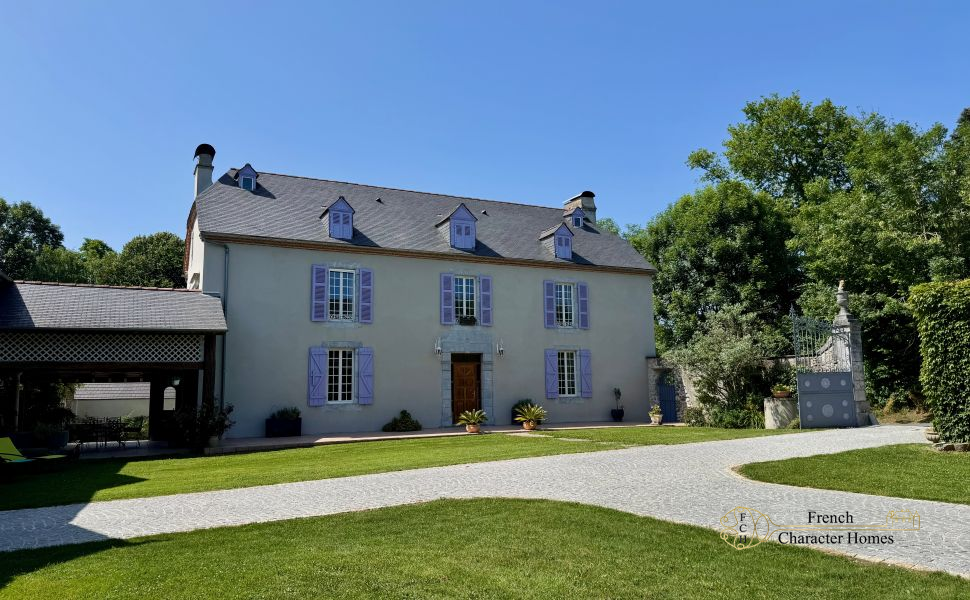 Elegant 19th-Century Béarnaise Estate with Mountain Views and Exceptional Stone Barns