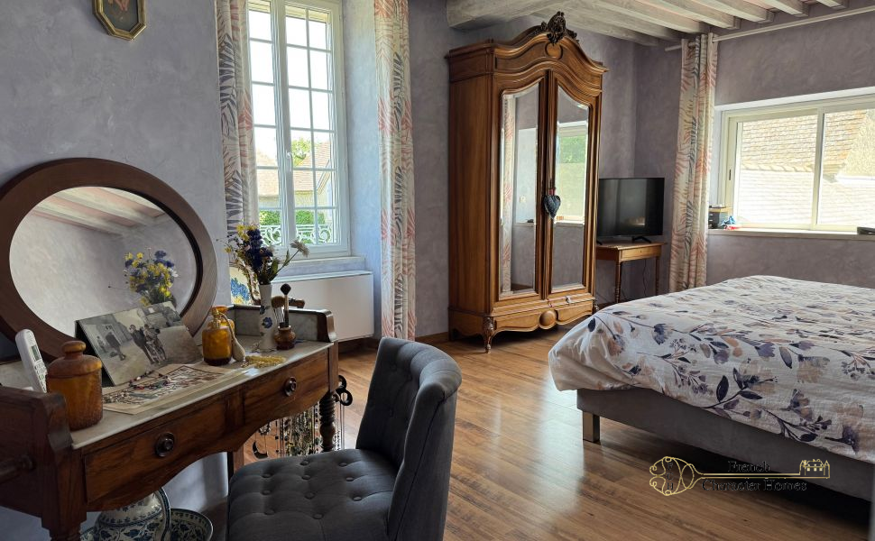 Elegant 19th-Century Béarnaise Estate with Mountain Views and Exceptional Stone Barns