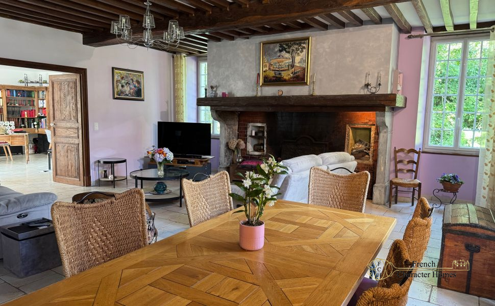 Elegant 19th-Century Béarnaise Estate with Mountain Views and Exceptional Stone Barns
