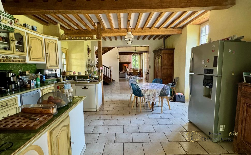 Elegant 19th-Century Béarnaise Estate with Mountain Views and Exceptional Stone Barns