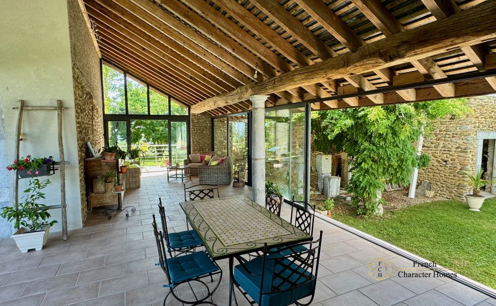 Elegant 19th-Century Béarnaise Estate with Mountain Views and Exceptional Stone Barns