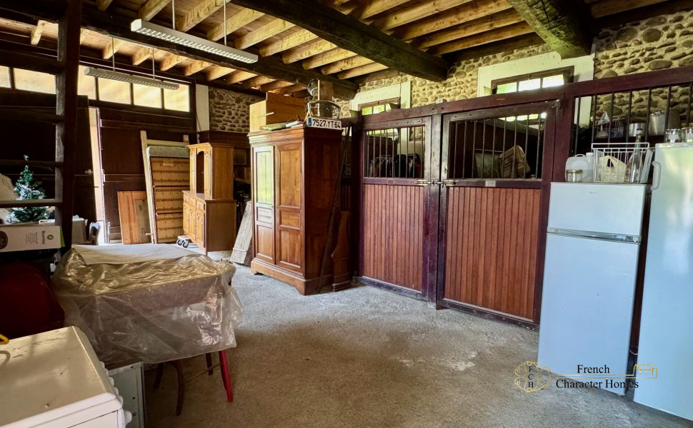 Elegant 19th-Century Béarnaise Estate with Mountain Views and Exceptional Stone Barns