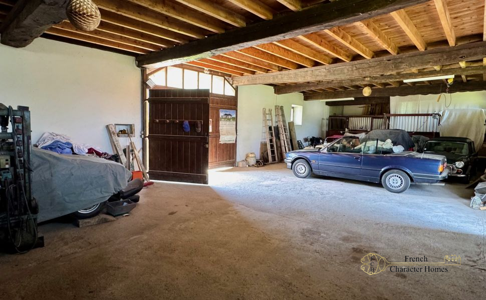 Elegant 19th-Century Béarnaise Estate with Mountain Views and Exceptional Stone Barns